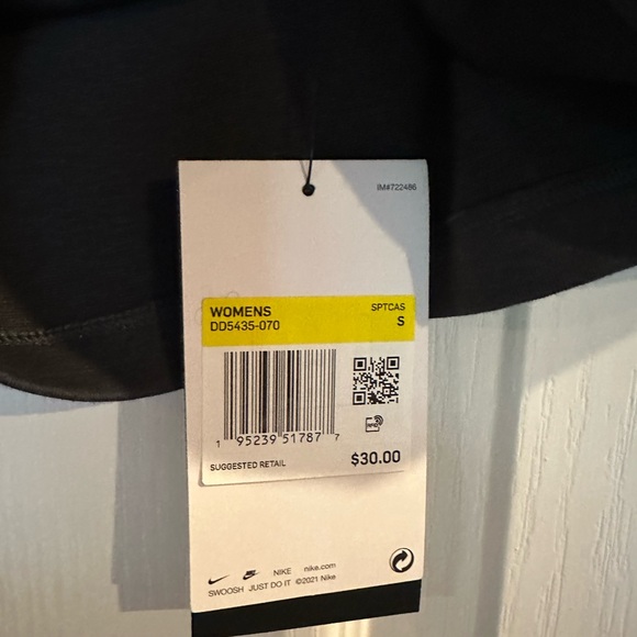 Nike top - Picture 5 of 5